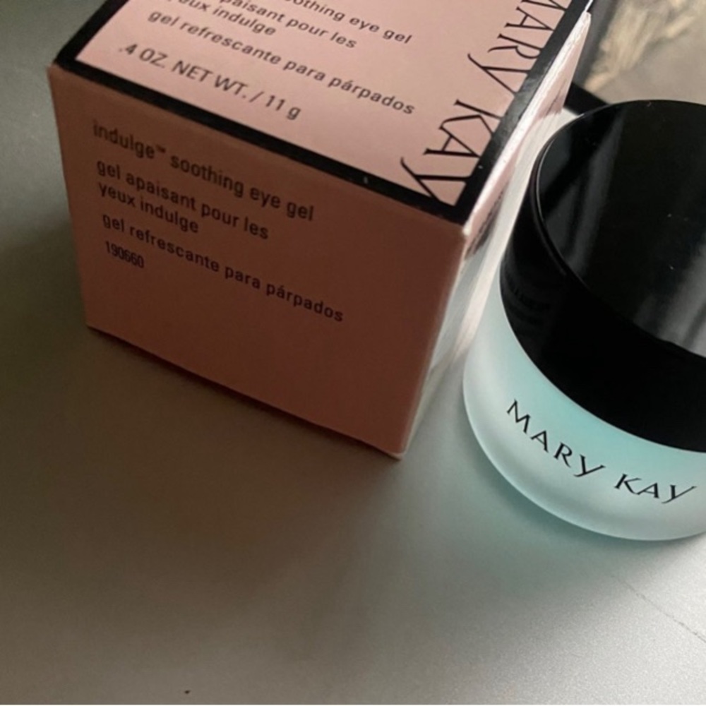 NWOT-Indulge Soothing Eye Gel